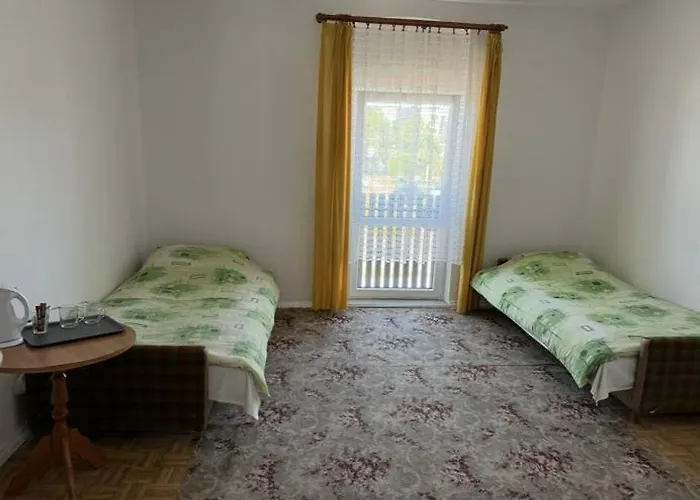 Parkowa 6 Goscinne 게스트하우스 *